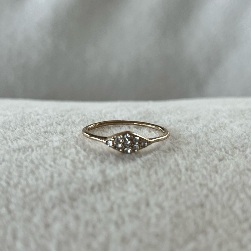🤍 euc | crystal embellished gold ring